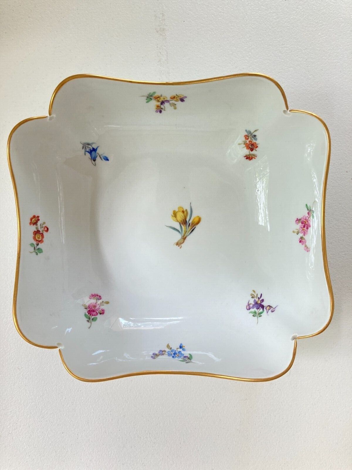 Meissen (1924-1934) large scalloped square serving bowl, gold rim, mint