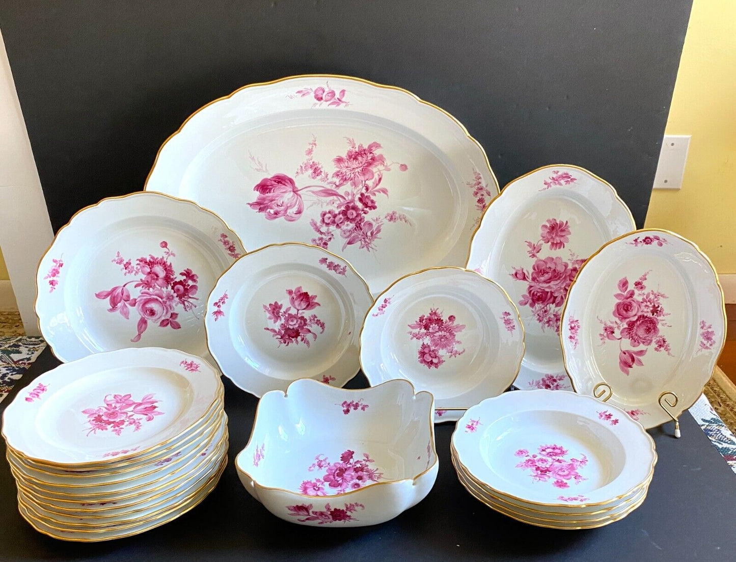 Exqusiite MEISSEN flower boutique Purple dinner service, gold rim, 23 pcs, 1st