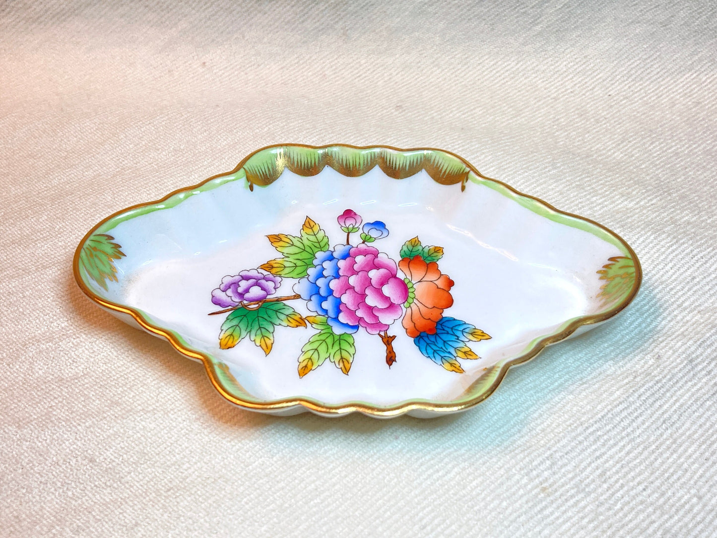 Herend Queen Victoria Green trinket dish/pin dish/tray,Handpainted in Hungary, #7737 VBO,excellent condition