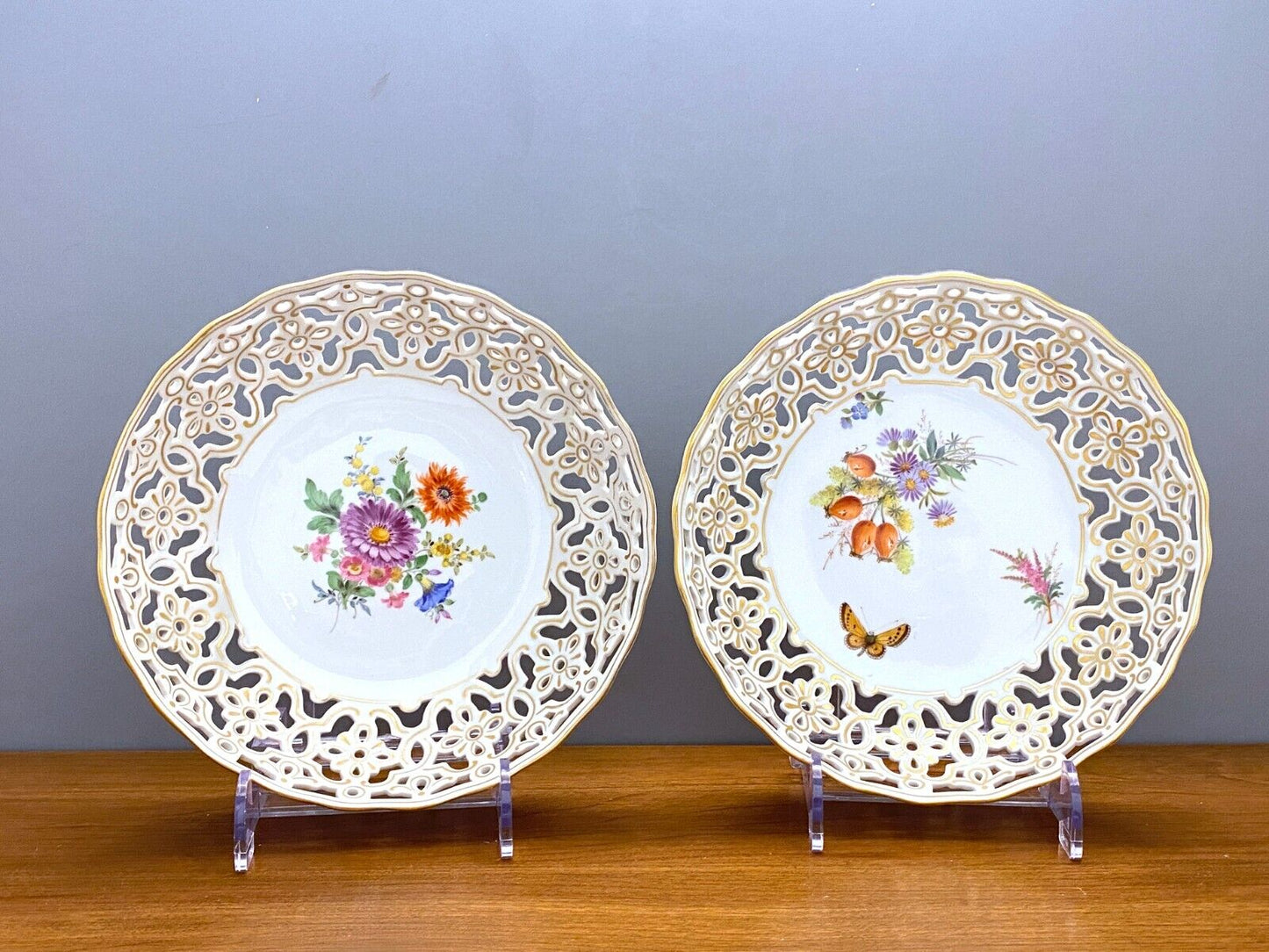 Meissen Reticulated bowls, hand-painted flower, gold accents, 1st choice