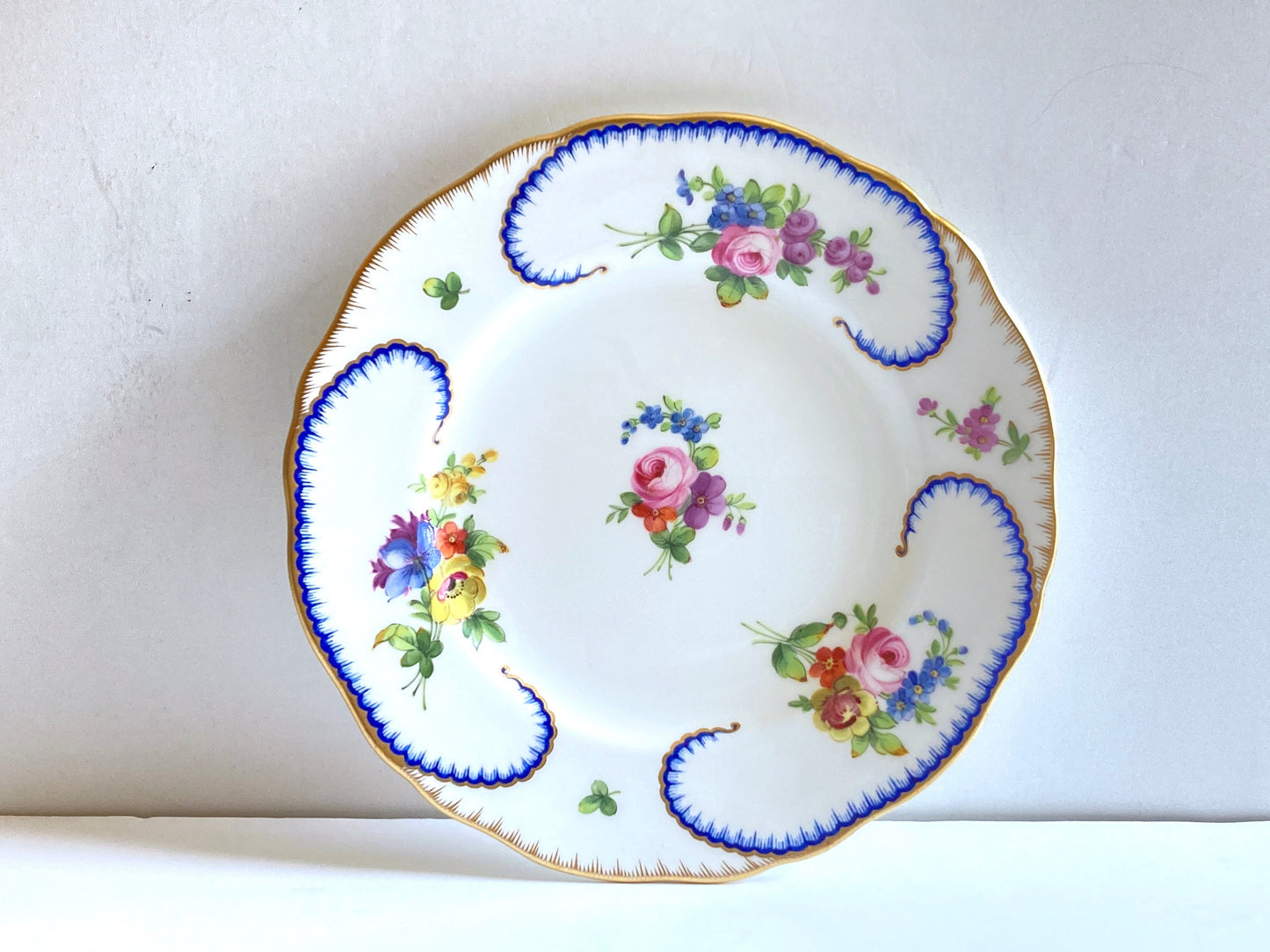 Set of 6 Minton after Sevres "Feuille-de-Choux" plates, 8'', handpainted and gilt rim, bone china, ca. 1870s, exquisite