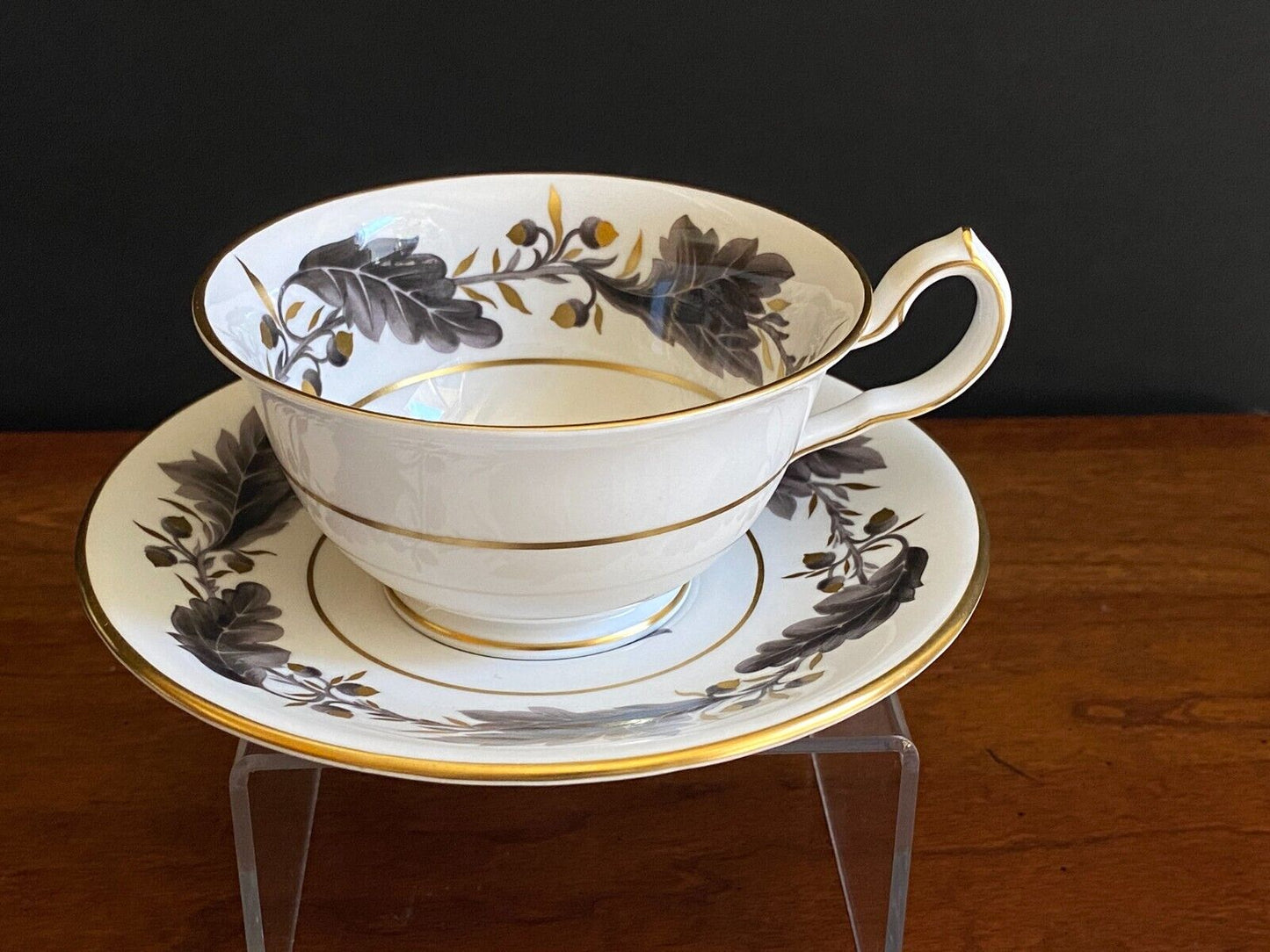 Exquisite Royal Crown Derby Portman Oak teacup W/saucers,set 5, Gold accent,nice