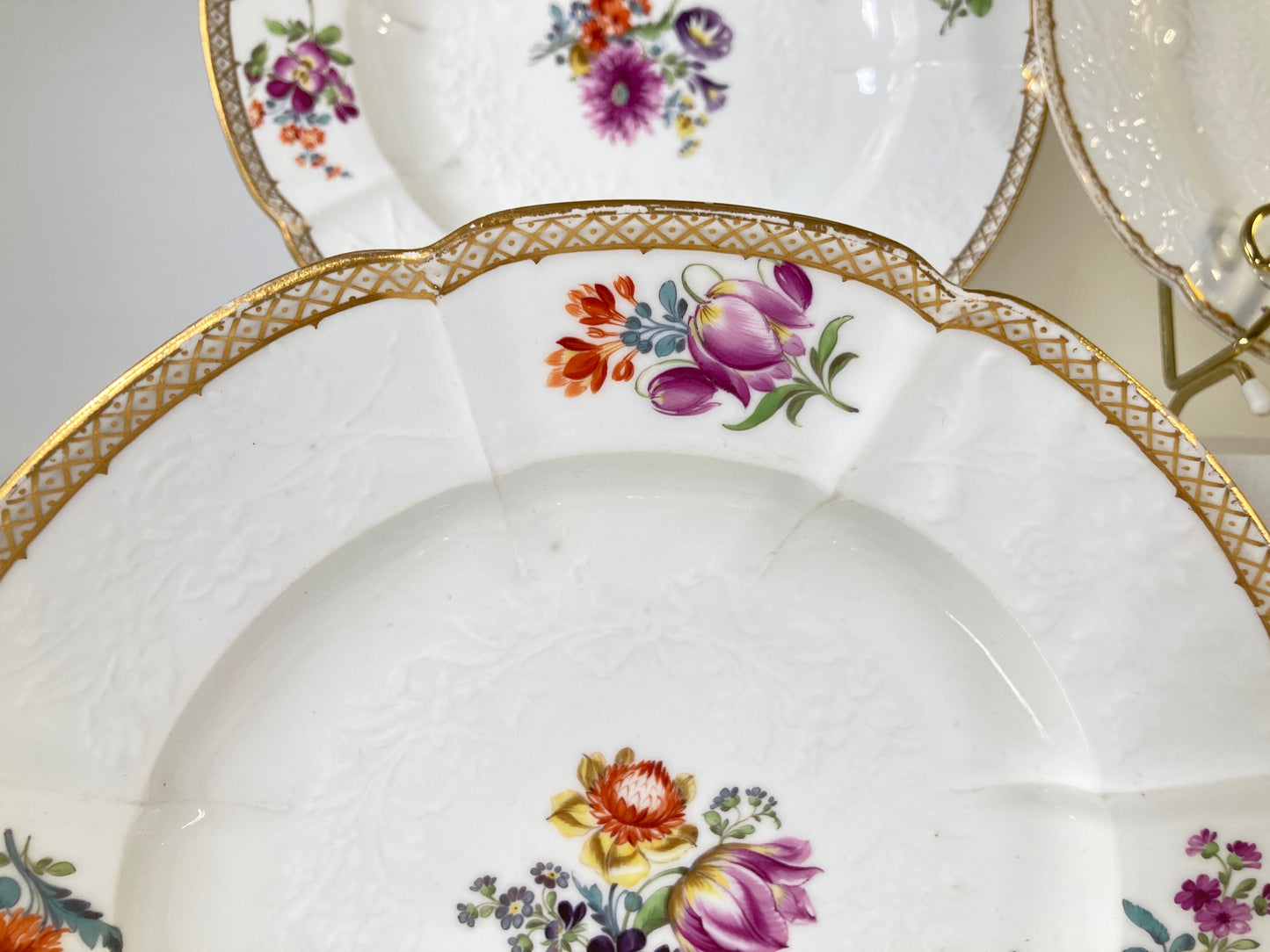 Set of 4 Meissen (1774-1815) floral painting and gold rimmed bowls/deep plates, hand-painted, relief floral pattern, 1st quality,collectible