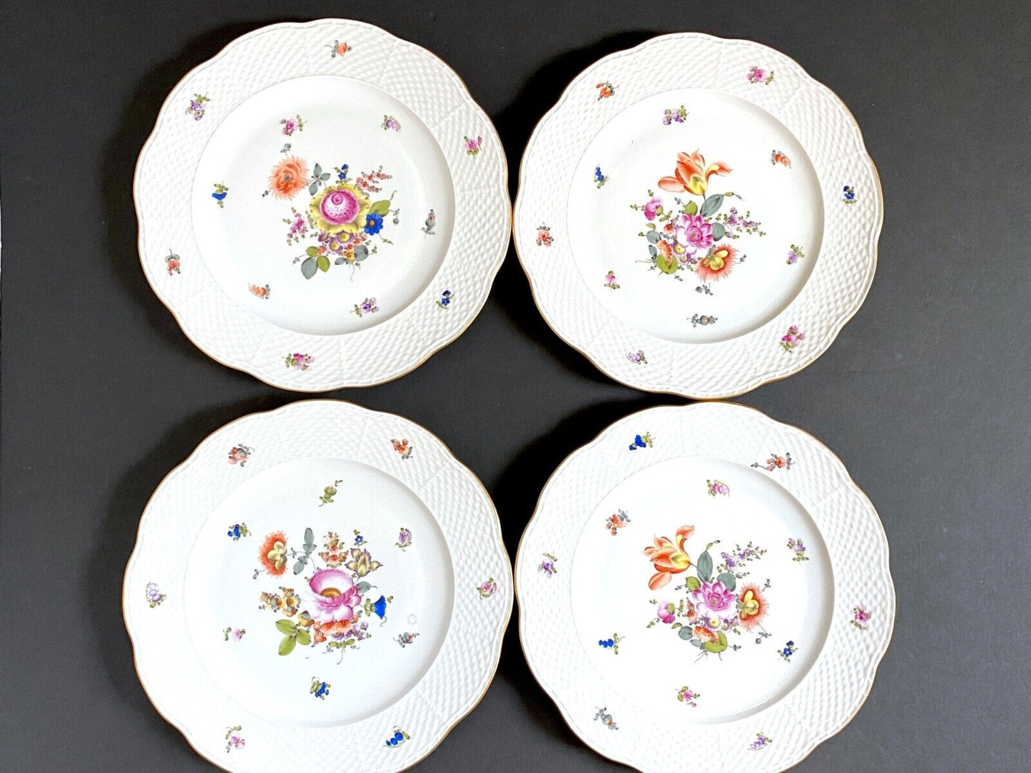 Set 4 Herend "Bouquet of Flowers" (BHR 527) dinner plates ,hand-painted flower