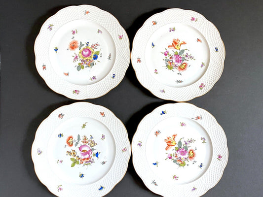 Set 4 Herend "Bouquet of Flowers" (BHR 527) dinner plates ,hand-painted flower