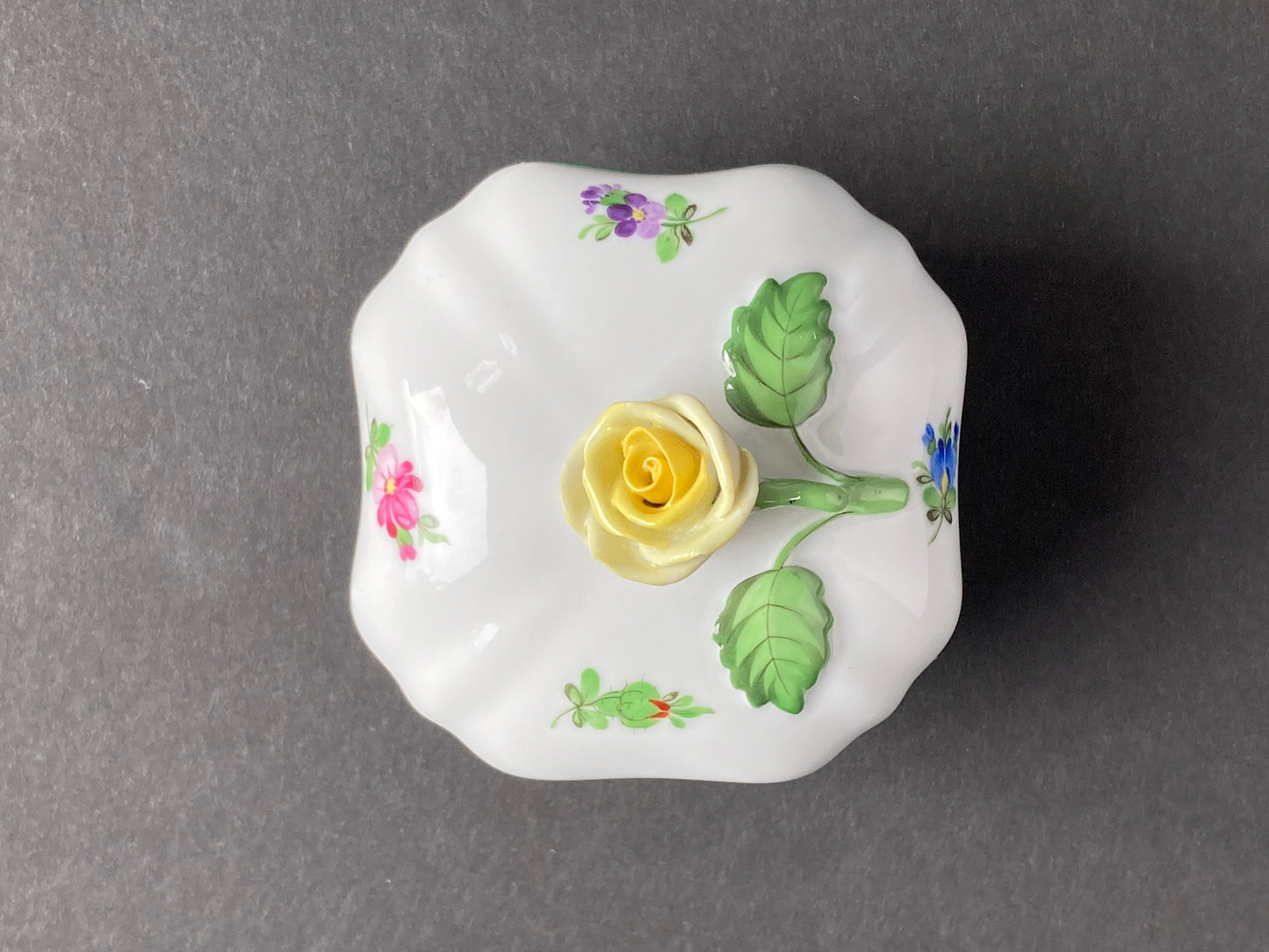 Herend lidded Trinket Box/dish with yellow rose, pattern 6179 LY, Handpainted in Hungary,