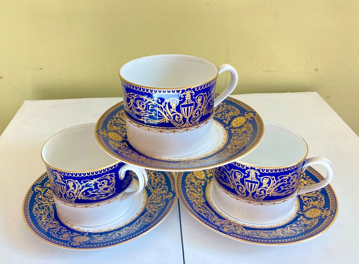 Superb 3 x Royal Worcester Sandringham Cobalt Blue and Gold teacup w/saucers