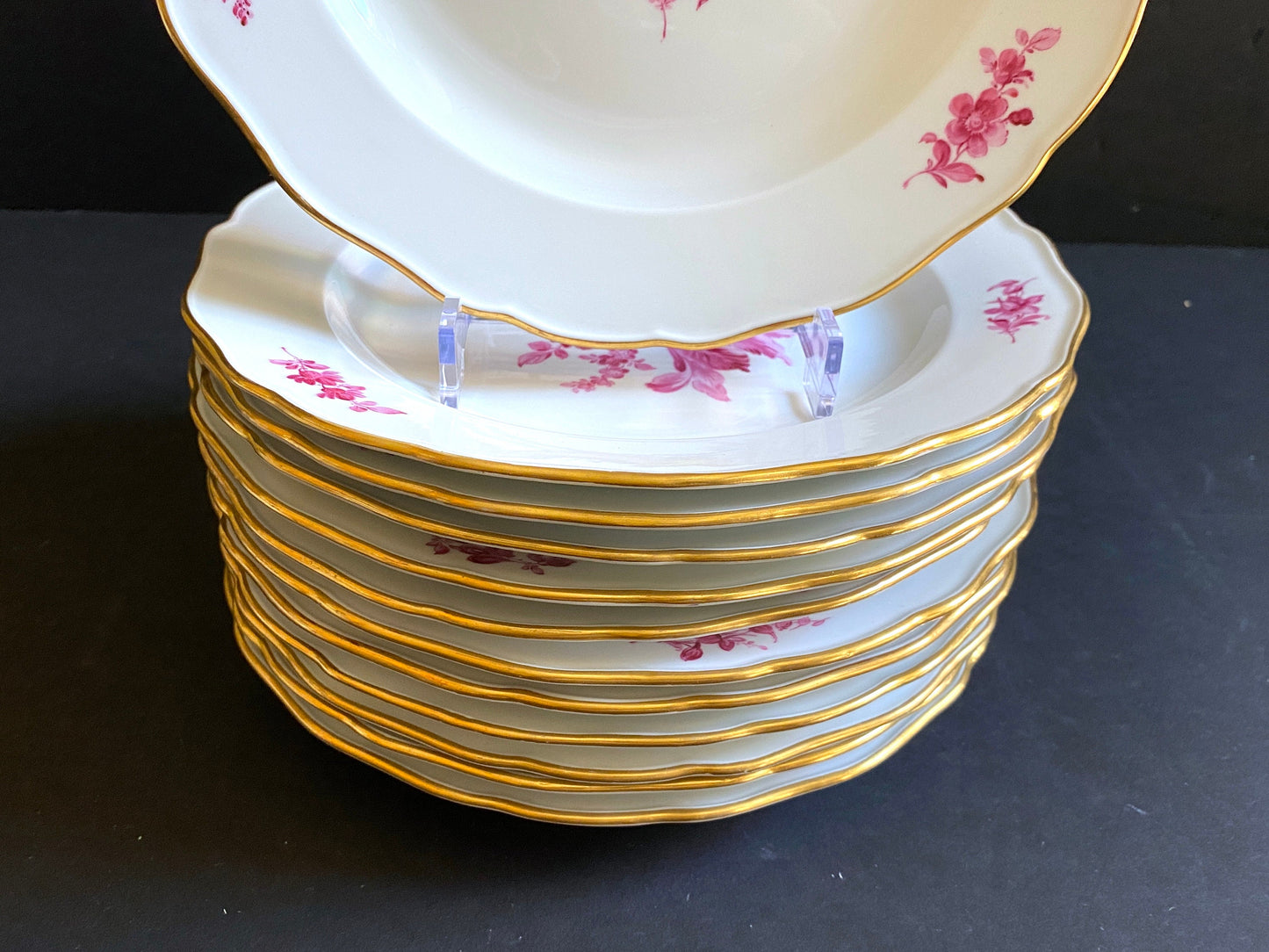 Gorgeous MEISSEN "flower boutique " Purple dinner service set, gold rim, Set of 12, 1st choice, excellent