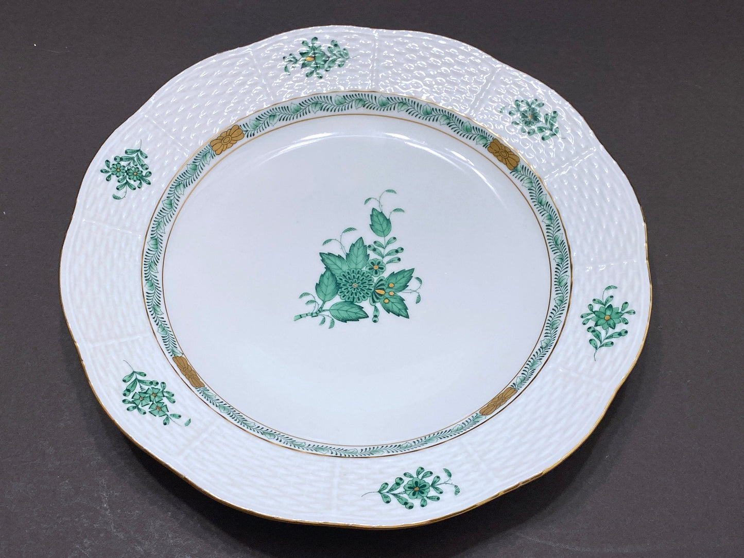 A pair of Herend Chinese Bouquet Apponyi Green dinner plate 10'', 524/AV, mint