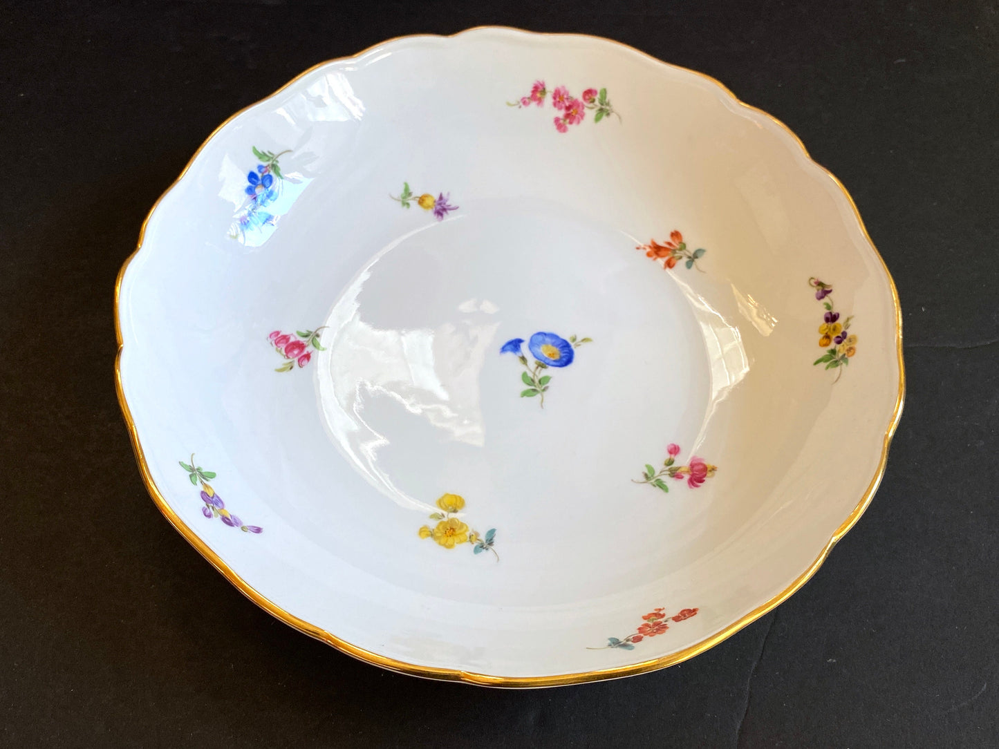 1920s Meissen round bowl, 9.75 inches, decorated with scattered flowers and gilt rim, 1st quality, excellent condition