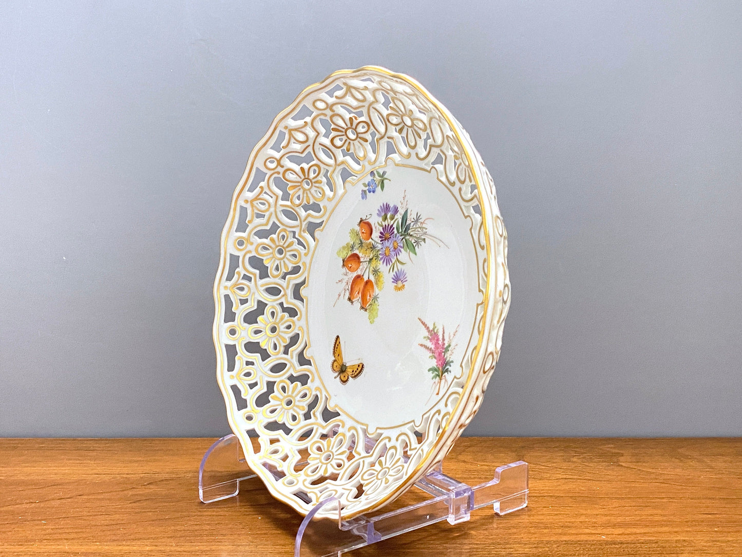 Pair of Meissen Reticulated bowls, hand- painted flower, gold accents, 1st quality, 20 century, mint condition