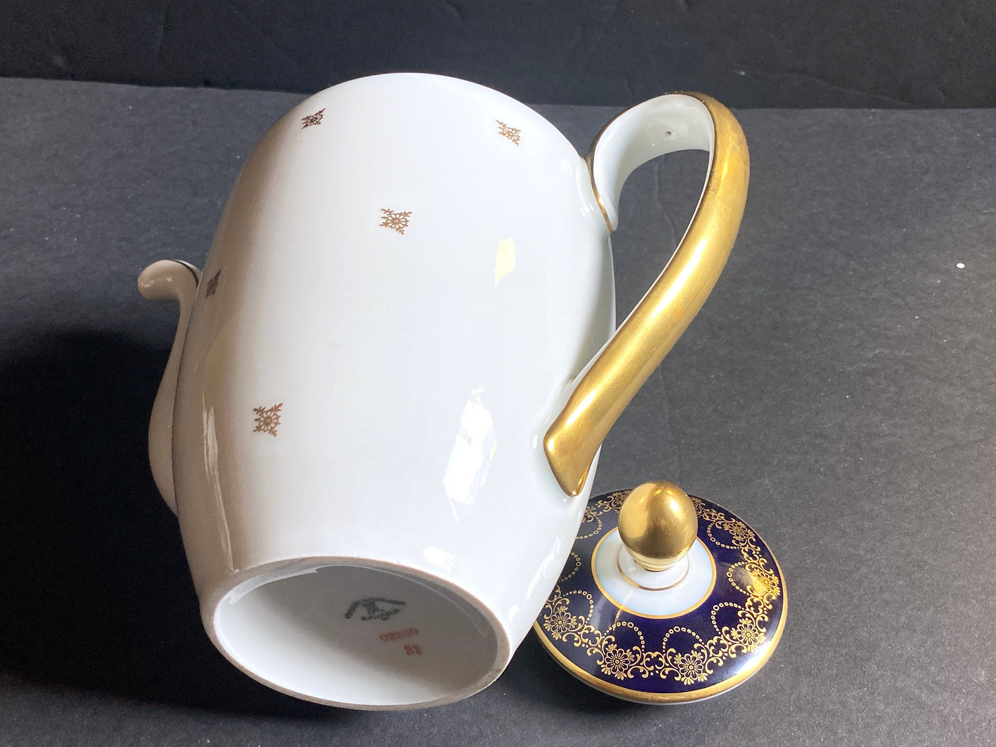 a Stunning Johann Haviland cobalt blue and gold accent coffee pot/teapot, holds 6 cups, ca.1930-50, mint